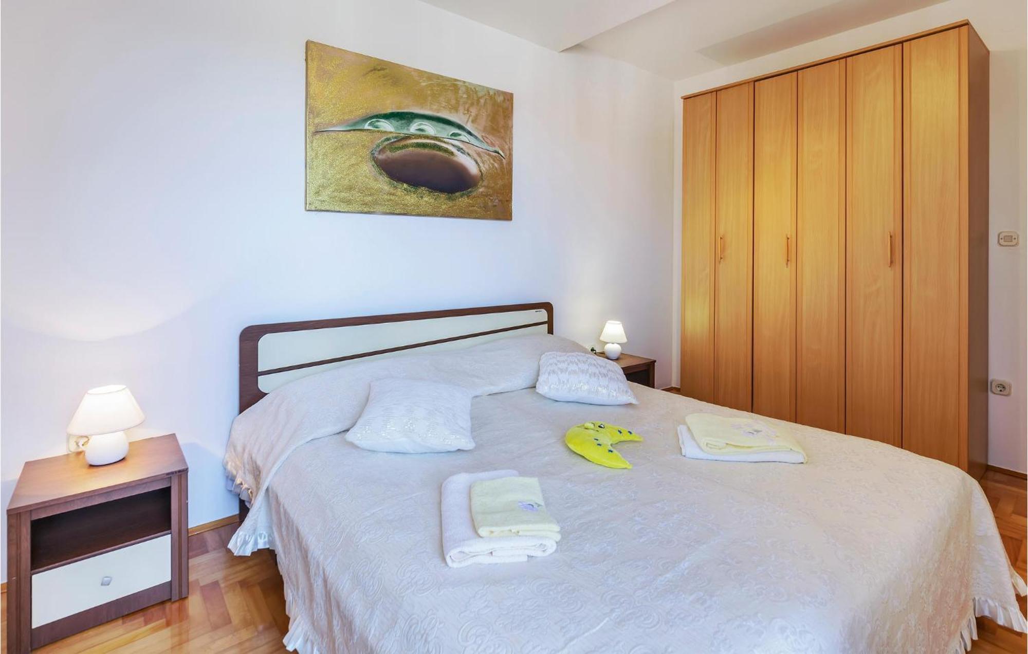 1 Bedroom Beautiful Apartment In Pula Exterior foto