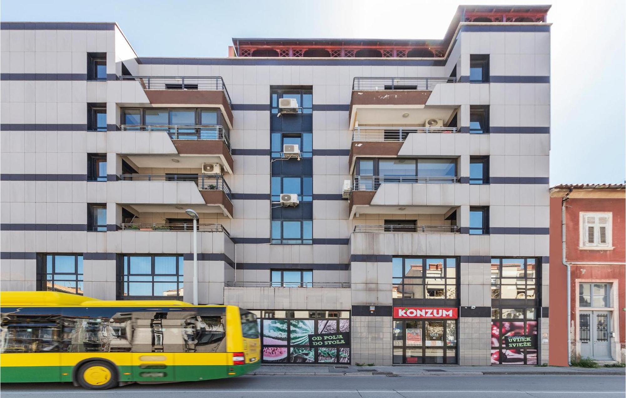 1 Bedroom Beautiful Apartment In Pula Exterior foto